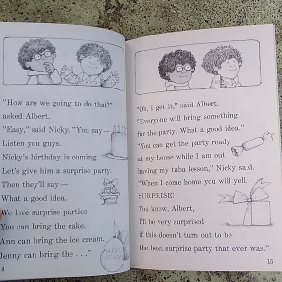 Surprise Party Tomie de Paola Vintage Children's Picture Weekly Reader Book - Picture 4 of 5